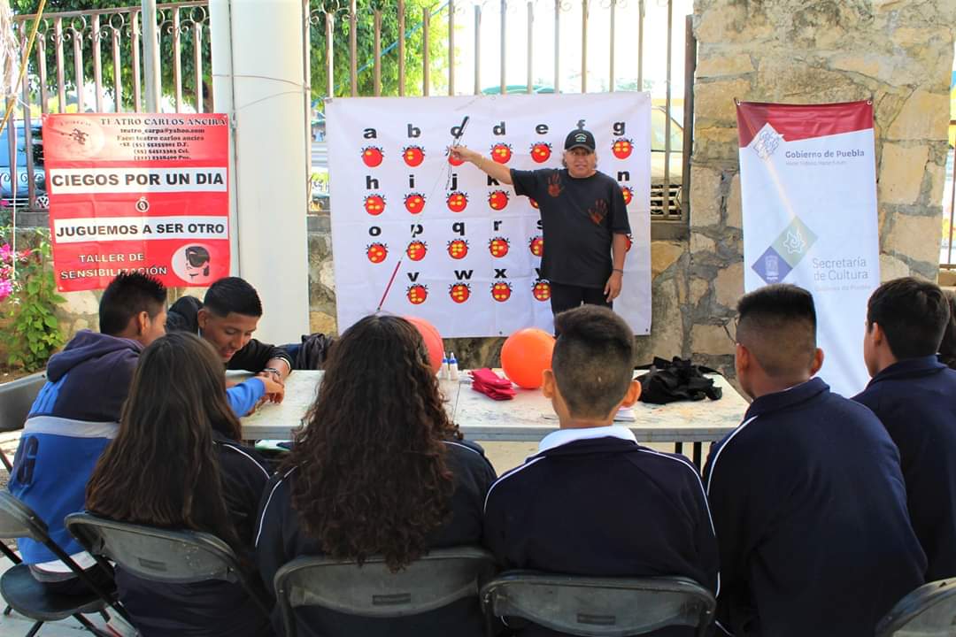 ManuelIGil's tweet photo. Este martes encabecé la primer Caravana Intercultura por parte de la Secretaría de Cultura en el Bachillerato Irineo Vázquez, donde se impartieron Obras de Teatro, Poesía y Música. Así como Talleres de pintura y elaboración de papel reciclado, entre otras. #Unidosporelbienestar🤝 https://t.co/uG8NCVaesB