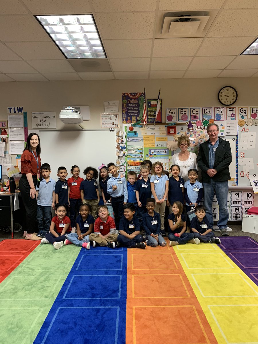 Ms_Langin's tweet photo. Our class had some very special visitors all the way from Nebraska!! #bringyourparentstoworkday 🤗 https://t.co/6mDJmdCy76