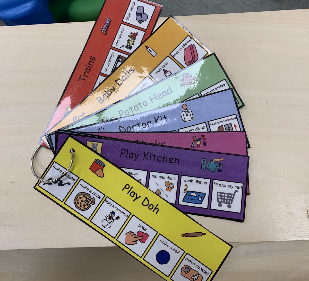 mstorigiannini's tweet photo. I am loving these new visuals I made to help my Ss (and staff!) during free choice play! Many Ss need adult facilitation during play. This is a way we can informally prompt (and fade!) for our Ss! What’s your favorite way to facilitate play?! ⭐️#functionthroughplay #psdchronicles https://t.co/m7dYrFjoJo