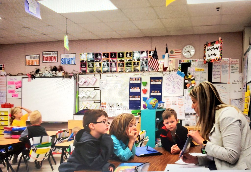 Vrodcollazo's tweet photo. I greatly enjoyed collaborating with Mrs. Kelley. We co-taught the Reader's and Writer's Workshop in her kindergarten classroom.🙂 @PrairieTrailES https://t.co/quXvW90uF1