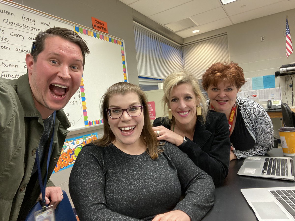 DMSColeman's tweet photo. We’re ready for the 6th graders coming to @dmsbluejays Join us in Fine Arts!! #lpsleads #dmsleads @LPSFineArts @AnneKDeaver @HolthHoover @WhelanDMS https://t.co/tkbjkcrw41