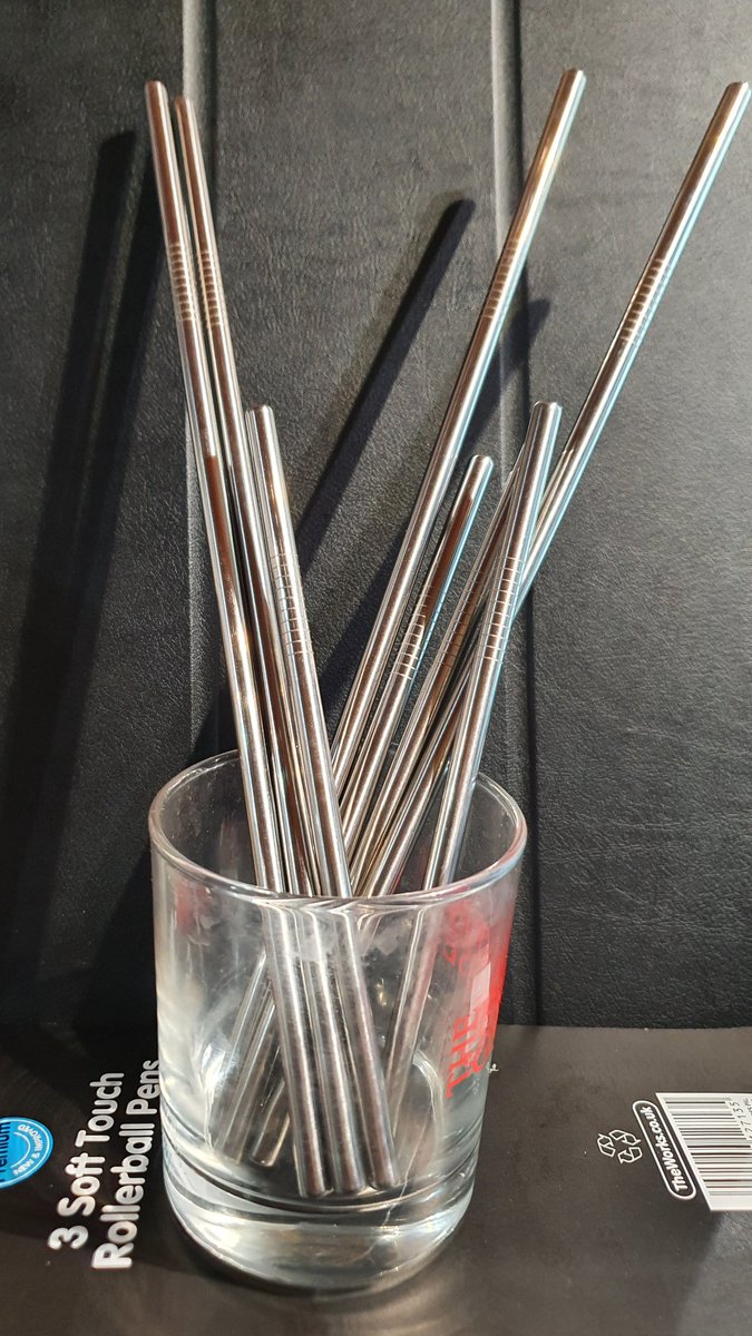 AmirCasey7's tweet photo. I got my #Reusable Stainless Steel Straws at a bargain price, no more Single Use Straws in this house #SaveThePlanet every bit helps https://t.co/FvK95xpVYl