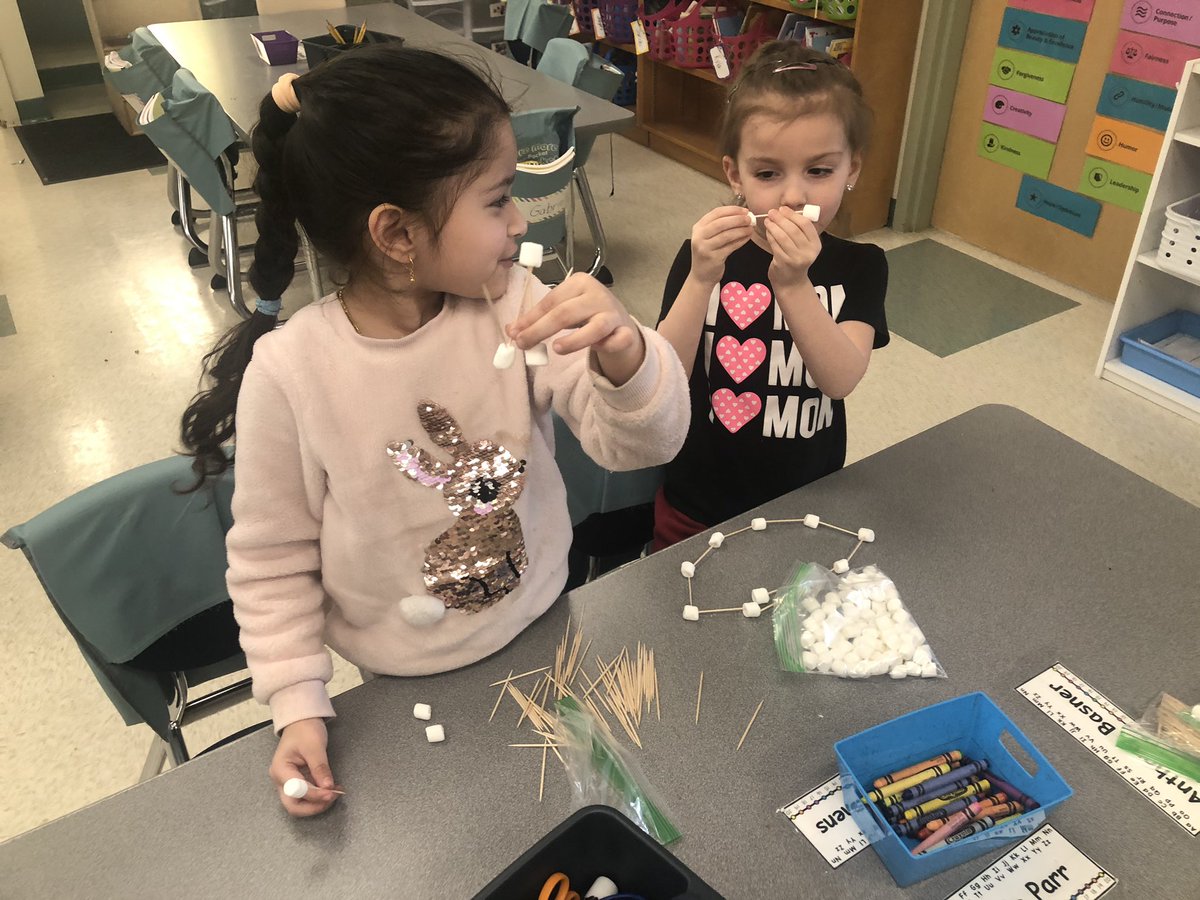 MrsHickeyK's tweet photo. We are 100 days smarter today!! 👏🏻 #ProudtobeDDE #Kindergarten #100thdayofschool https://t.co/fBSrcoAoUf