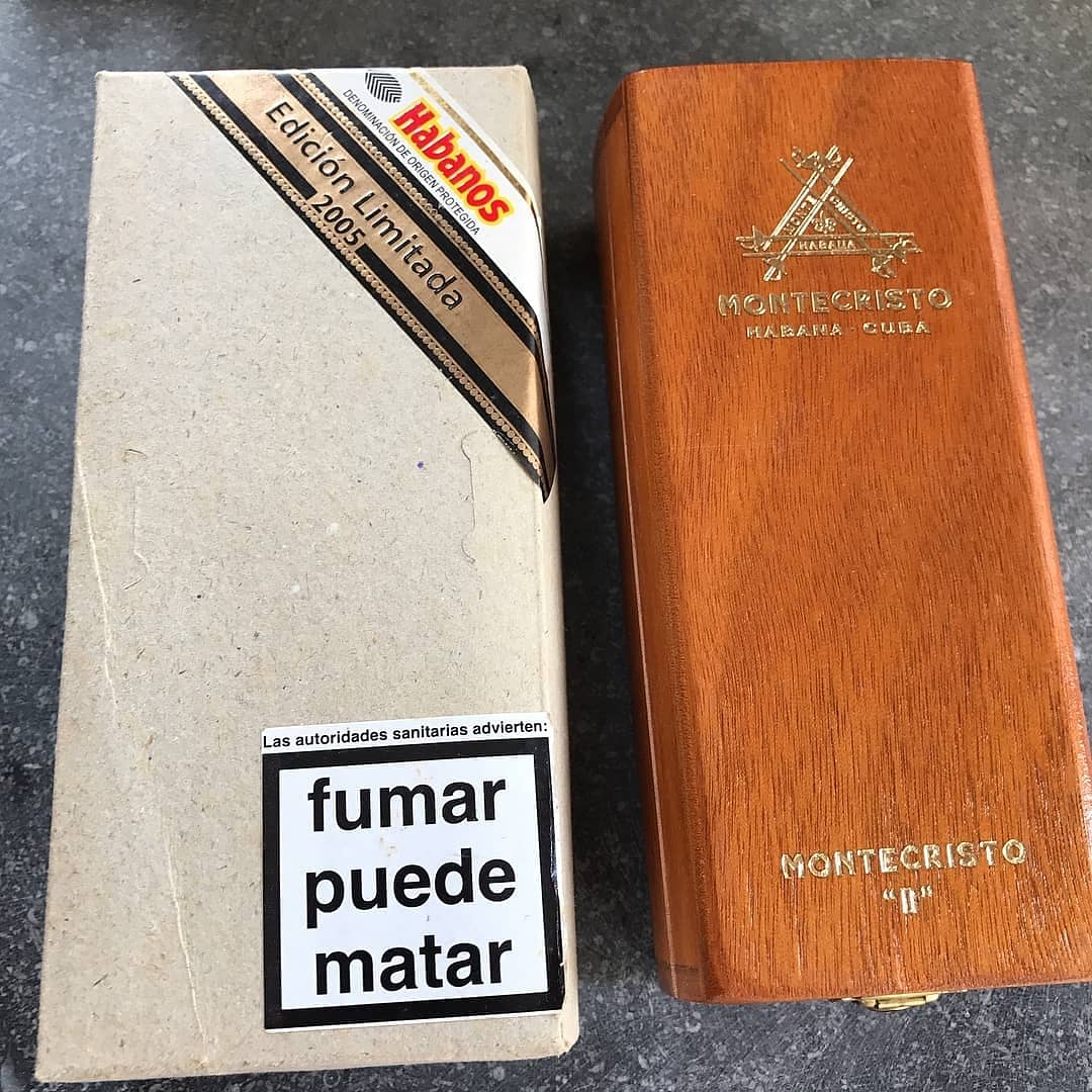 MONTECRISTO D 
EL 2005.

#pssita #cigarlovers #cigarnation #cohiba #cubancigars #cuba #cigartime #cigarlove #cigarsandwhiskey #cigarstagram #cigaraficionados #stogie #cigarro #luxury #cigarsmoke #cigarfamily #cigarsmokers #whisky #cigarclub #cubancigar