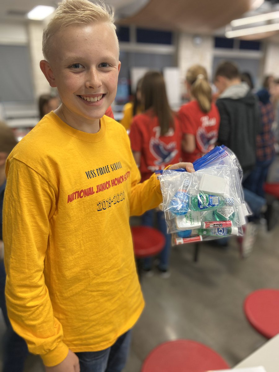 VossMiddle's tweet photo. Our first Evening of Service is underway! #og2020challenge #soartogether https://t.co/jGPfX0qgYH