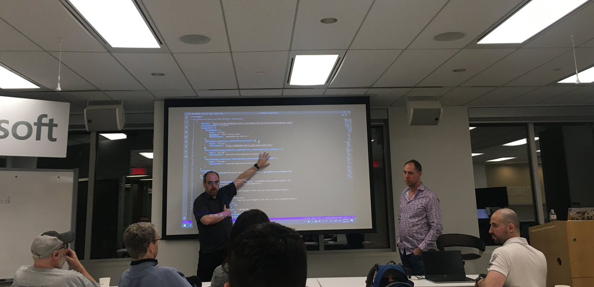 NoelKM's tweet photo. AMA #devops ce soir avec @MSDEVMTL 💖 & with @MiguelBernard88 @s_lapointe @tegaaa 🚀 #msdevmtl https://t.co/hkFkj0U8YR
