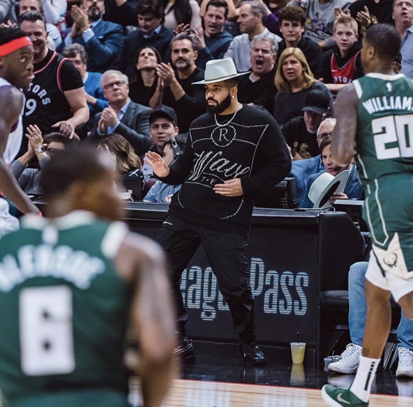 steven_lebron's tweet image. i can’t believe this is a real photo from an actual nba game