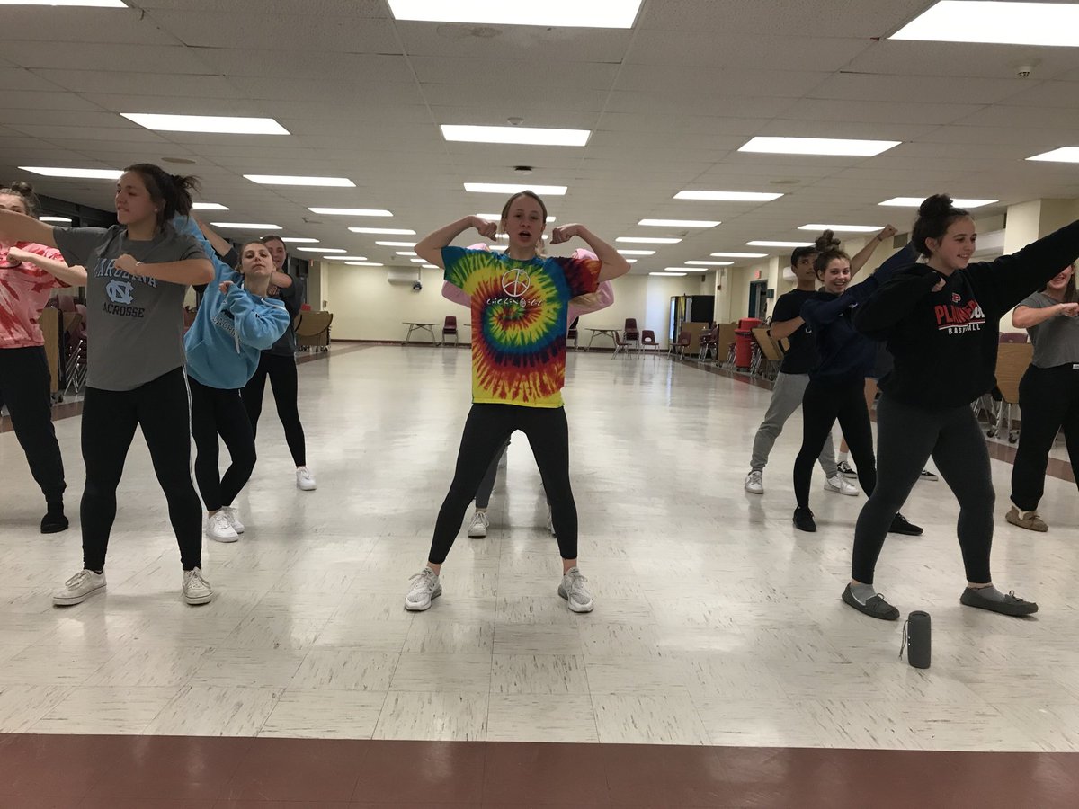 JoeLombino's tweet photo. SophOmores hulking out. Bringing our dance. #HulkSmash #Classof22 #SportsDay #DanceChamps https://t.co/24YnBmUMCy