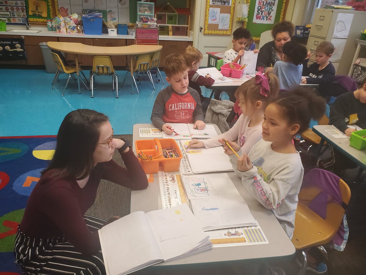 nicole_inclass's tweet photo. Early Field Experiences allow future teachers the chance to learn and grow in supportive and amazing classrooms. Thank you to @ColumbiaColg for authentic learning experiences! #ccteach #cpsbest @mrs_divers_kdg @Benton_STEM #bentonbold https://t.co/ARlGHVvLOk
