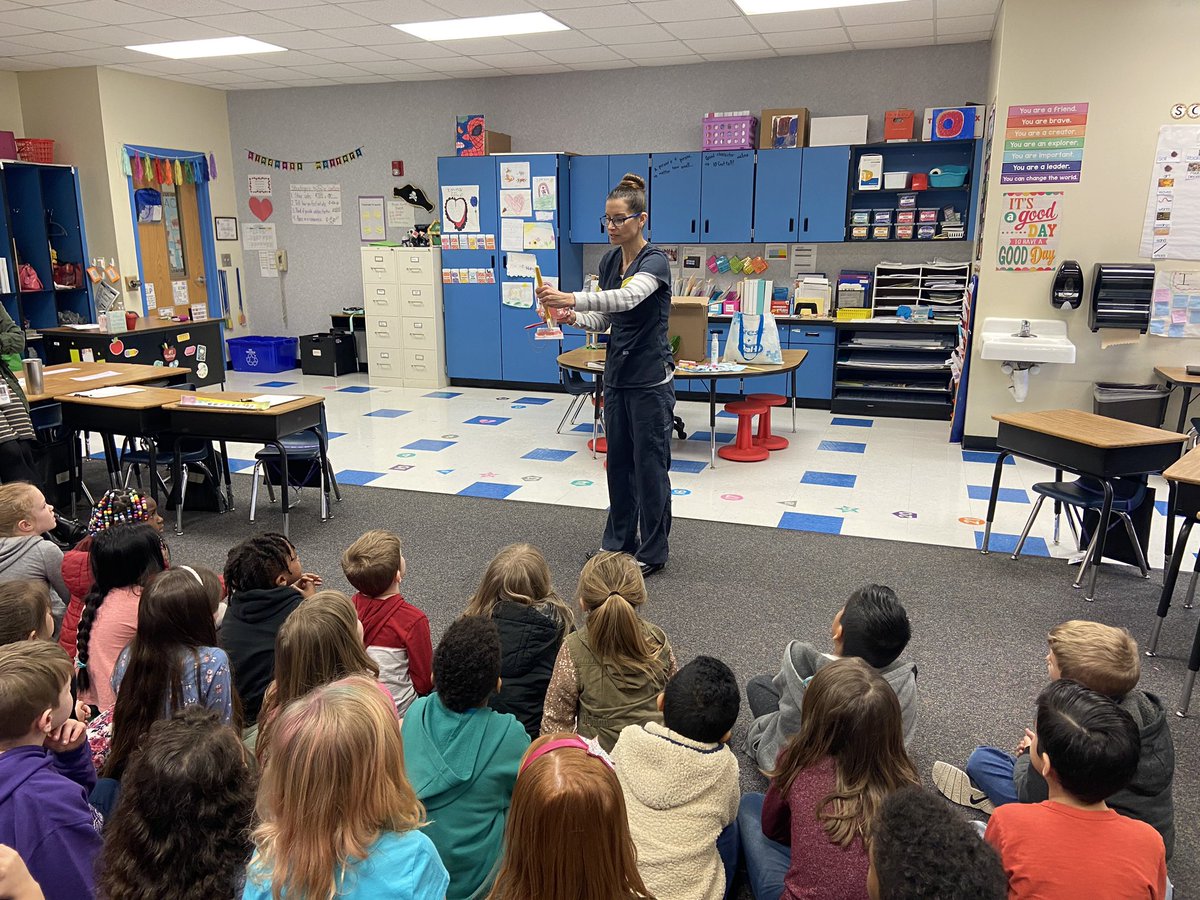 pres_firstgrade's tweet photo. We had a visit today from a community helper-the dental assistant! 🦷 We learned all about how to take care of our teeth and what we can do to make our teeth strong 💪🏻 https://t.co/akhh1l49Xe