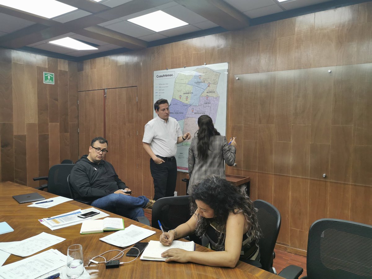 nenulo's tweet photo. Ahora platicamos con la Dirección General de Servicios Urbanos y planteamos ampliar la zona de #composteros para heces caninas en el Parque España, Jardín Pushkin y Avenida Nuevo León. La utilización de estos recursos tiene grandes beneficios ecológicos.
#MartesDeGabinete https://t.co/g1bfwNzUQp
