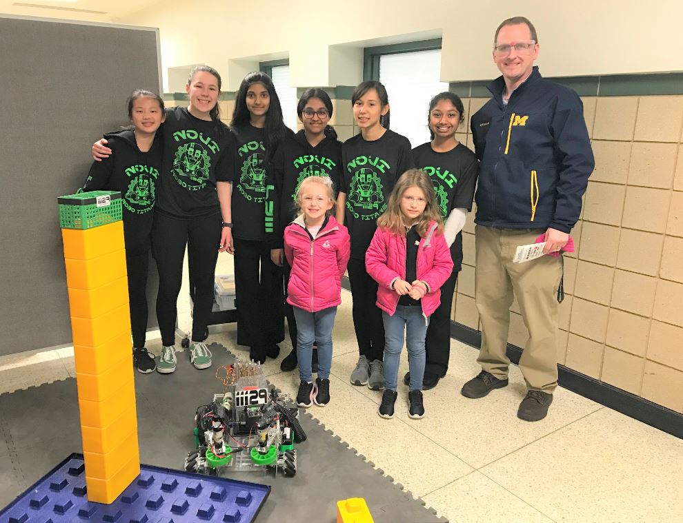 Novi_Robotitan's tweet photo. Thank you for visiting us Principal Mr. Baker!! https://t.co/94o6uReVSa