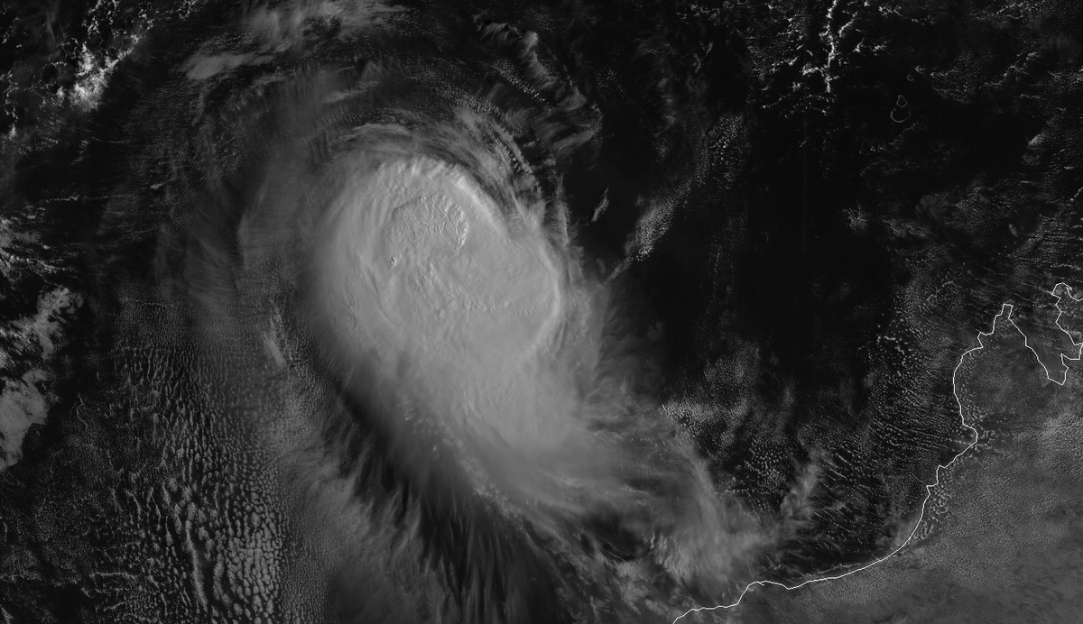 opplevelse's tweet photo. Severe Tropopical #CycloneFerdinand this morning. A compact system with CDO obscuring a pretty well formed eye and good structure. https://t.co/bD2pCyOSZF