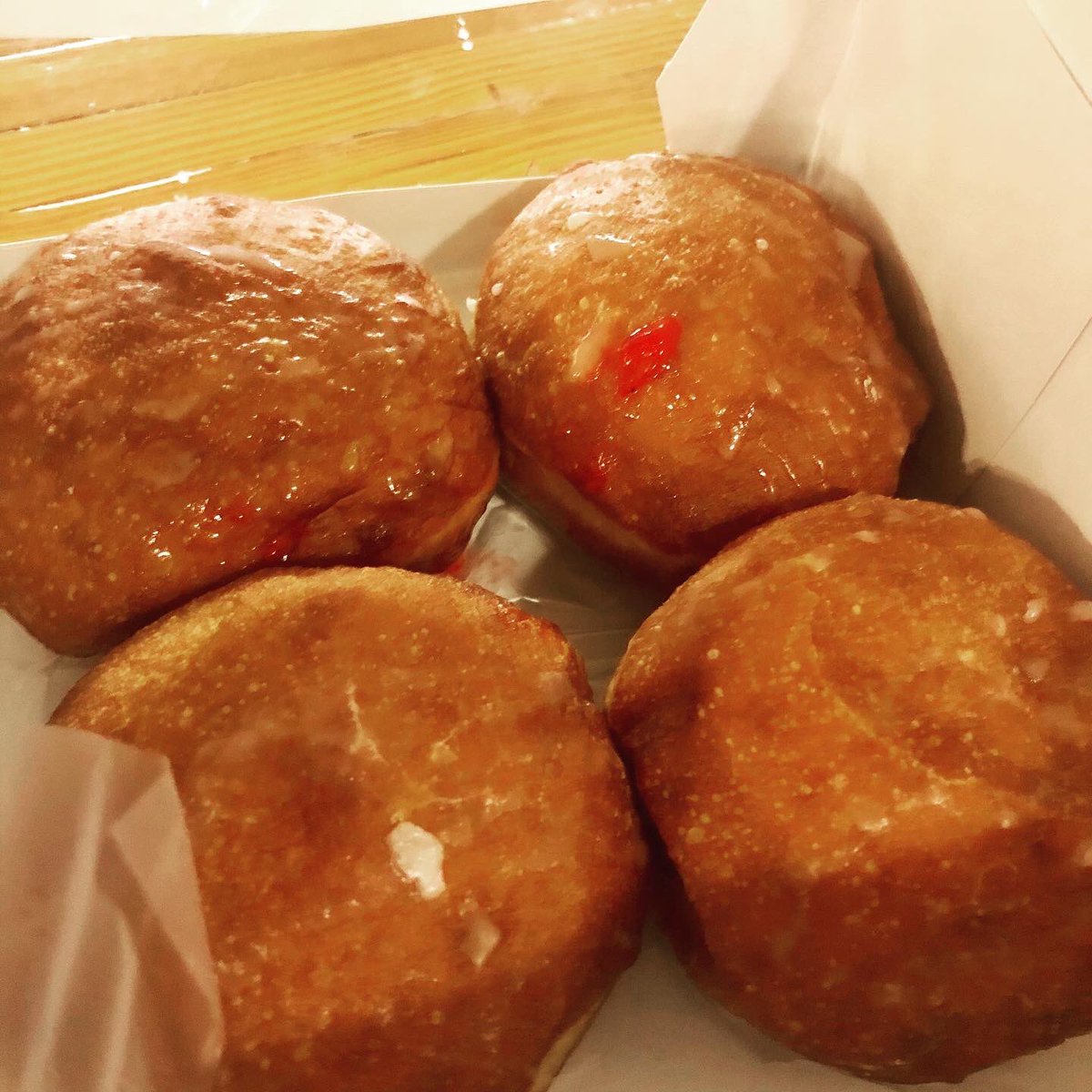 Culture_Content's tweet photo. Oh yeah I celebrated #paczkiday with @DinkelsBakery at @legacymarketing this morning. 🙌 #paczki #experiencelegacy #legacymarketing #fattuesday #mardigras #keepyourdoughlocal #realworkingbakery https://t.co/3xJKXxahUC