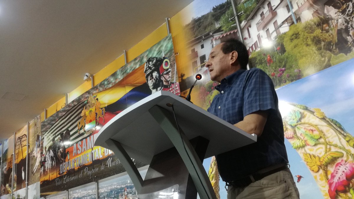 VeeduriaVialM's tweet photo. Las veedurias ciudadanas @VeeduriaVialM, especializada del puente Chirajara y especializada del aeropuerto Vanguardia. Realizaron presentación ante @AsambleaMeta  con excelentes resultados y compromisos para impulsar los objetivos de los usuarios del Meta. https://t.co/WSbRt5Aaav