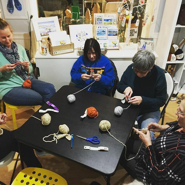 MakeItKPT's tweet photo. A fabulous group of crocheters, learning the basics!  #crochetclass #crochet #makesomethingawesome #crafts #fiberarts #fiberart #makeitkpt #lovekpt #lovemaine #kennebunk #kennebunkport #arundelmaine https://t.co/dV22KNQJ55 https://t.co/opcQKkYVTn