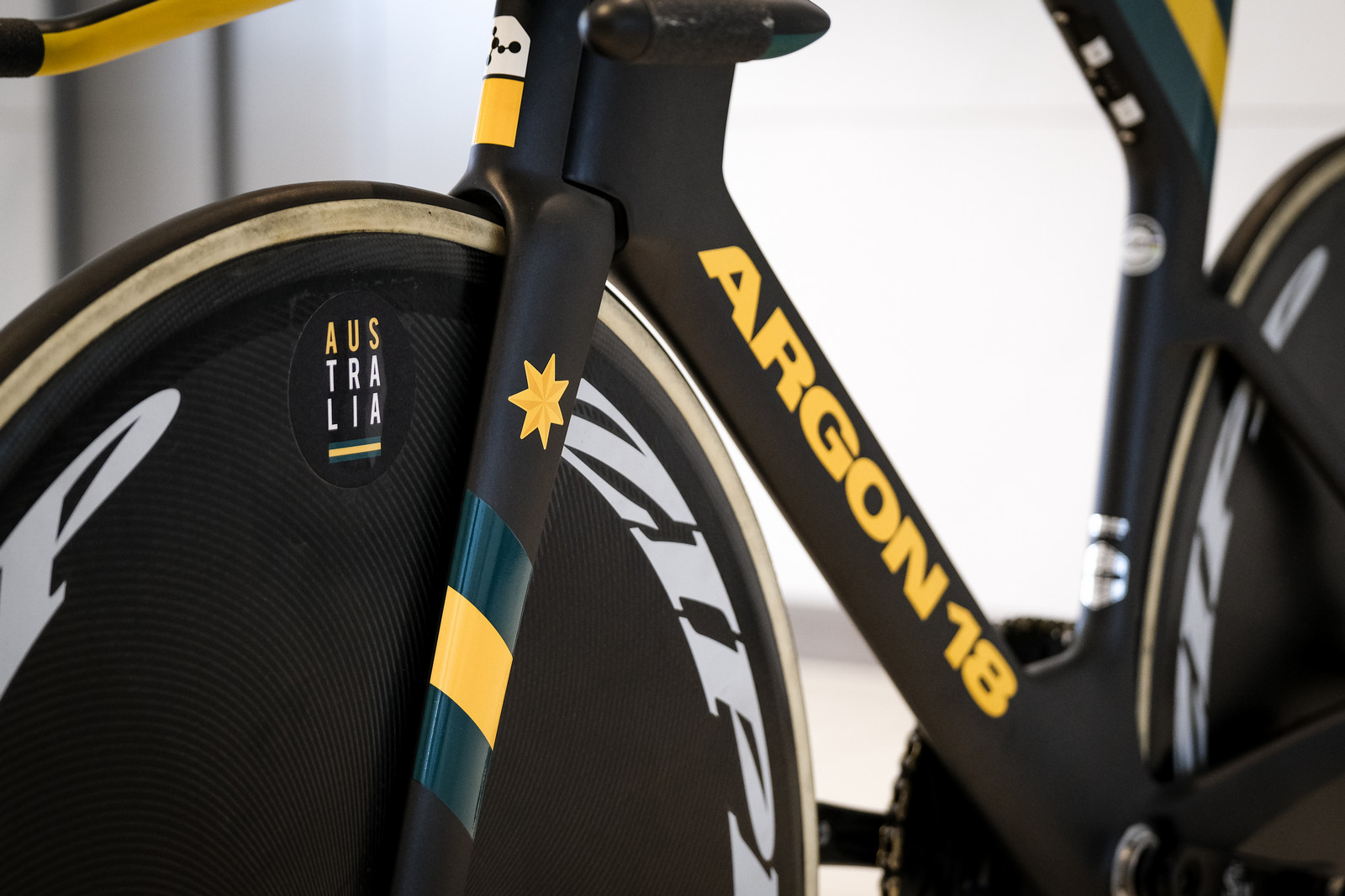 Majroe farve endnu engang تويتر \ CyclingTips على تويتر: "Cycling Australia reveals new track bike  for Tokyo Olympics https://t.co/pdboN4B2bT https://t.co/LpEiv9rndj"