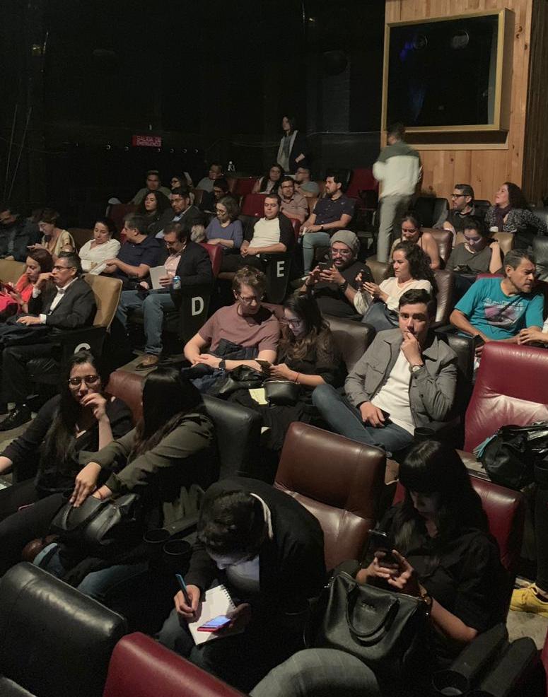 ¡Nuestros suscriptores ya están en las #NochesDeAnimal en <a href="/cinetonala/">CINE TONALÁ CDMX</a>! Hoy verán la película <a href="/DistanciasC/">Distancias Cortas</a> (y luego escucharán a <a href="/elDaVIDAguilar/">El David Aguilar</a>).

Suscríbete a #YoSoyAnimal y obtén los mejores lugares reservados 😎.

Hazlo aquí: animalpolitico.com/suscribete/