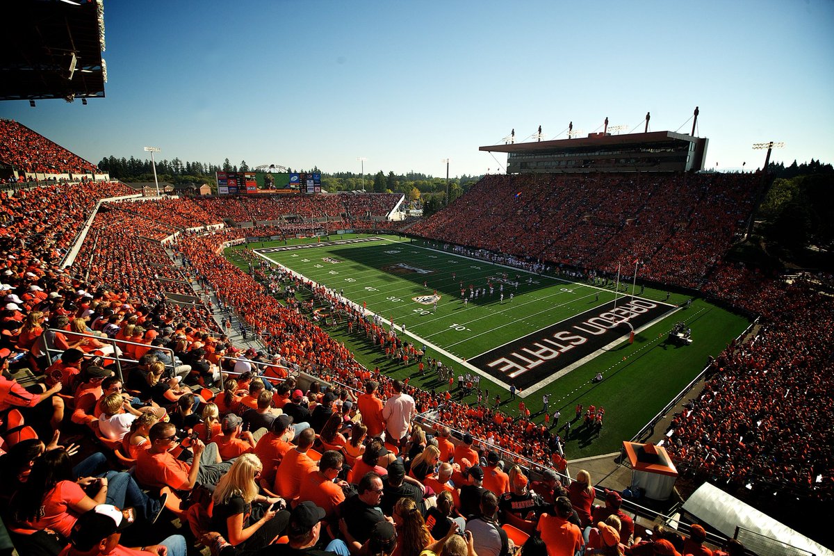 CarsenRyan's tweet image. Grateful to @CoachWozniakTE for the scholarship offer to play football at Oregon State University @BeaverFootball #GoBeavs
Thank you to my coaches, mentors, and parents. @T_BirdFootball #B1RDGANG⚡ #MILEWR #LevelUp #UncleRay