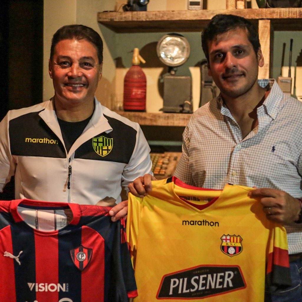 BarcelonaSC's tweet photo. ¡El fútbol es unión !
Cena de confraternidad con la directiva de @CCP1912oficial 
🇪🇨🤝🇵🇾 https://t.co/bMyFtqwxpH
