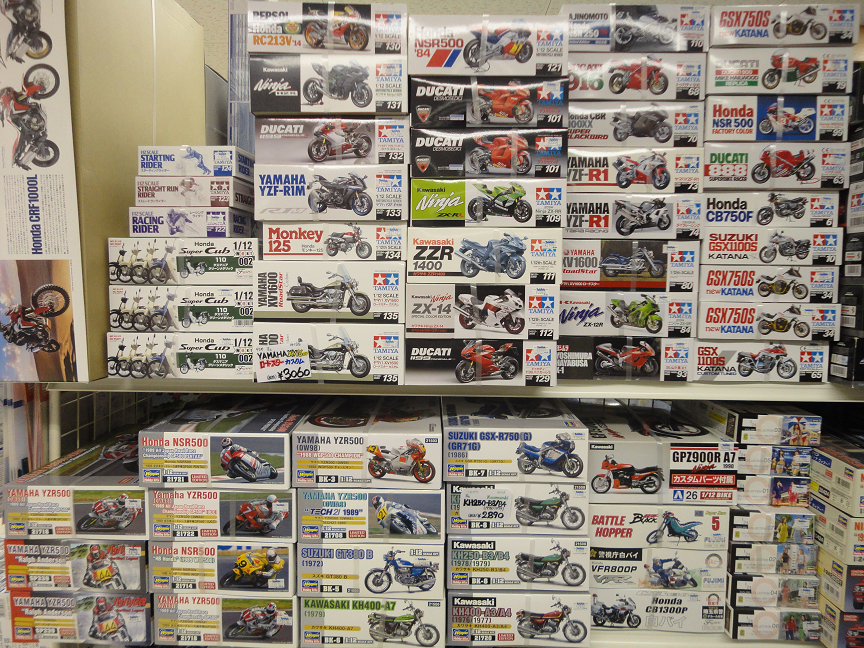 تويتر ホビ ショップ タムタム白子店 على تويتر 愛車をミニカーやプラモデルで と思っているのは車 好きもバイク好きも一緒ですよね ハセガワさんからもうすぐ入荷予定のスズキrg400g前期型が白子店でもご予約沢山いただいてますが その他にも色んな プラモデルが