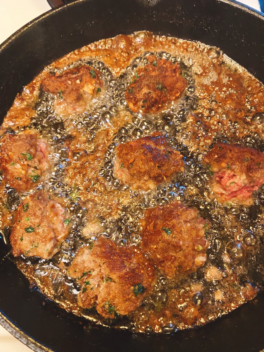 ShutUpAmanda's tweet image. Shit this smells so good!!!!

#MandaMakesDinner
#SpaghettiNight