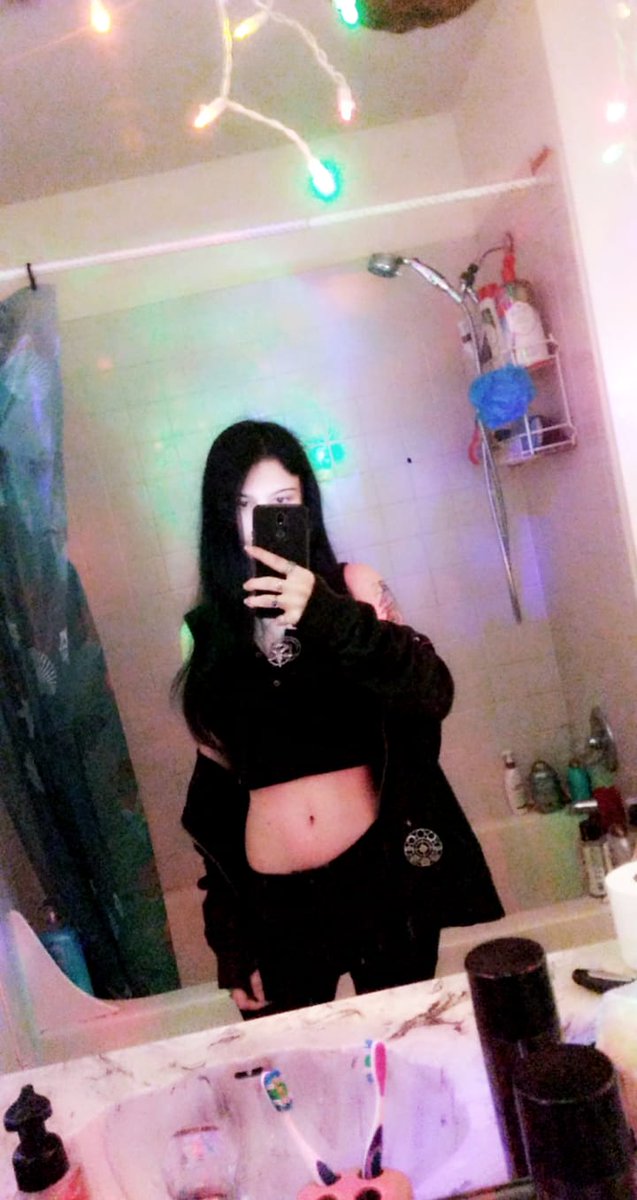 angeleissler's tweet photo. Bi-yearly pictures 😂😂 https://t.co/HIfVLh0vLy