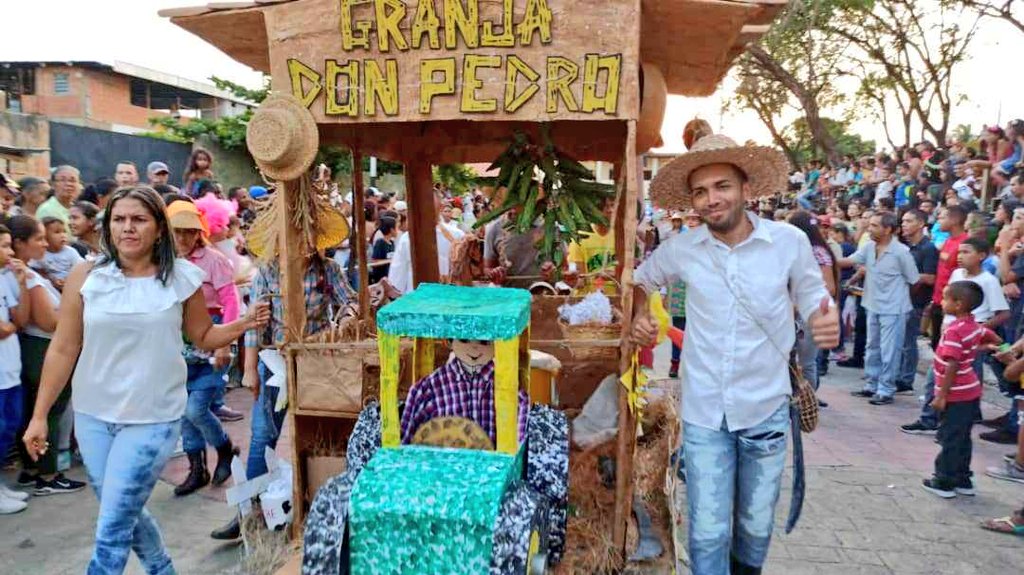 RomeroFelixE's tweet photo. Felicitaciones hombres y mujeres sansebastianeros y sansebastianeras, quienes con mucho esfuerzo y creatividad realzaron nuestras fantasías, culturas y tradiciones en estos #CarnavalesParaTi2020
#SanSebastianEsParteDeTi https://t.co/jA0J1P7ZHK