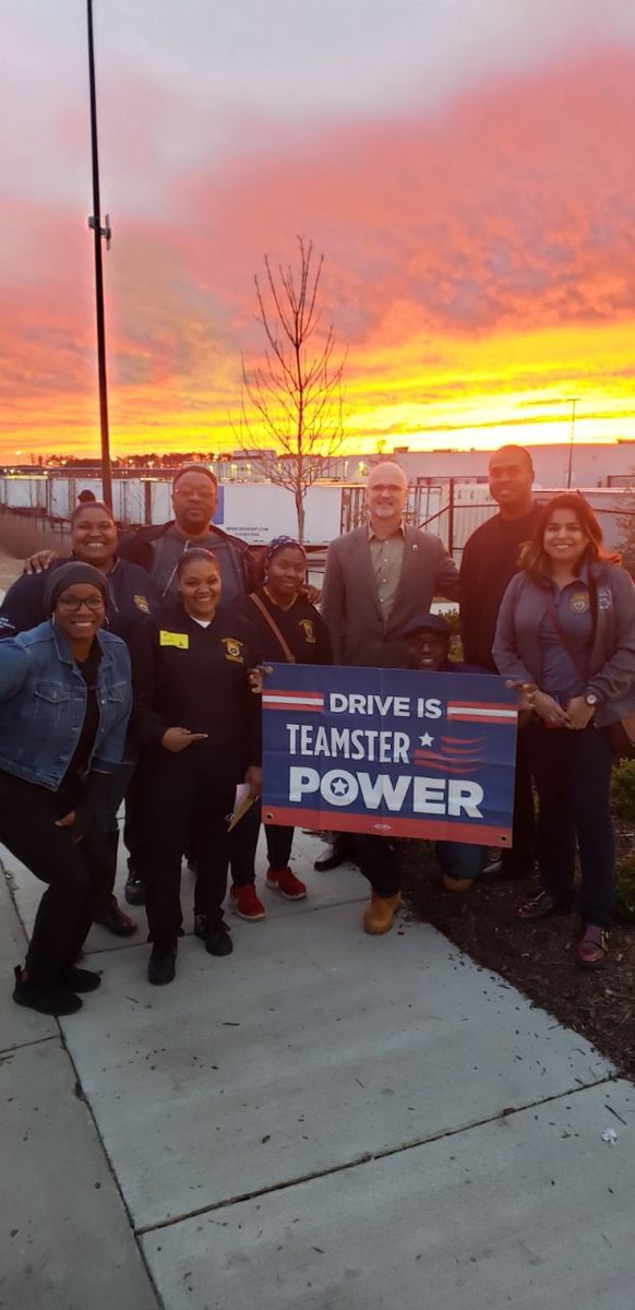 teamstersDRIVE's tweet image. Sun going down on a great day of building @Teamsters Power in Atlanta one new member and one new DRIVE card at a time! #local728 #teamsters2020
