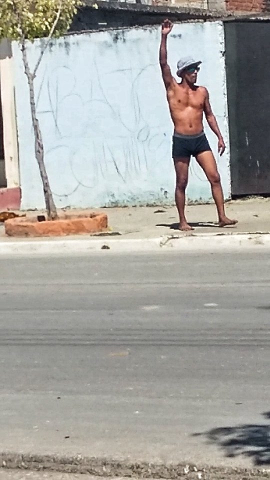 JoubertYanier's tweet photo. Después que el activista de UNPACU Enrique Mustelir Sosa se manifestará públicamente exigiendo la libertad de José Daniel, fue detenido por la policía política y se encuentra en la primera estación de la PNR en Guantánamo, el arresto se produjo a las 3:00pm https://t.co/v7JguGclUD