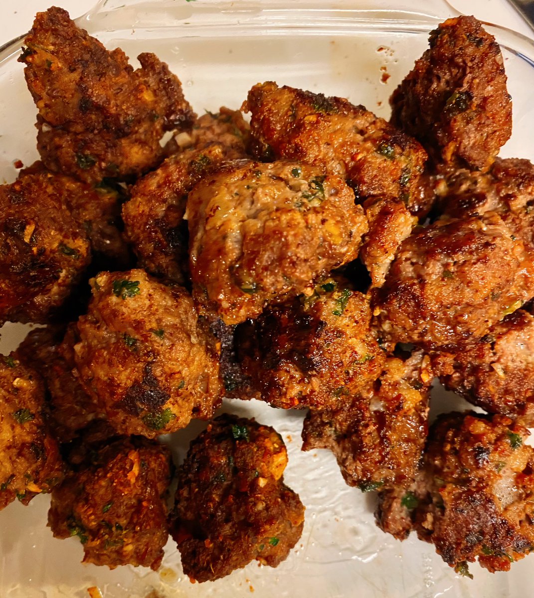 ShutUpAmanda's tweet image. Because they taste so good I never put them in the sauce, instead putting them on top. 

#MandaMakesDinner 
#SpaghettiNight