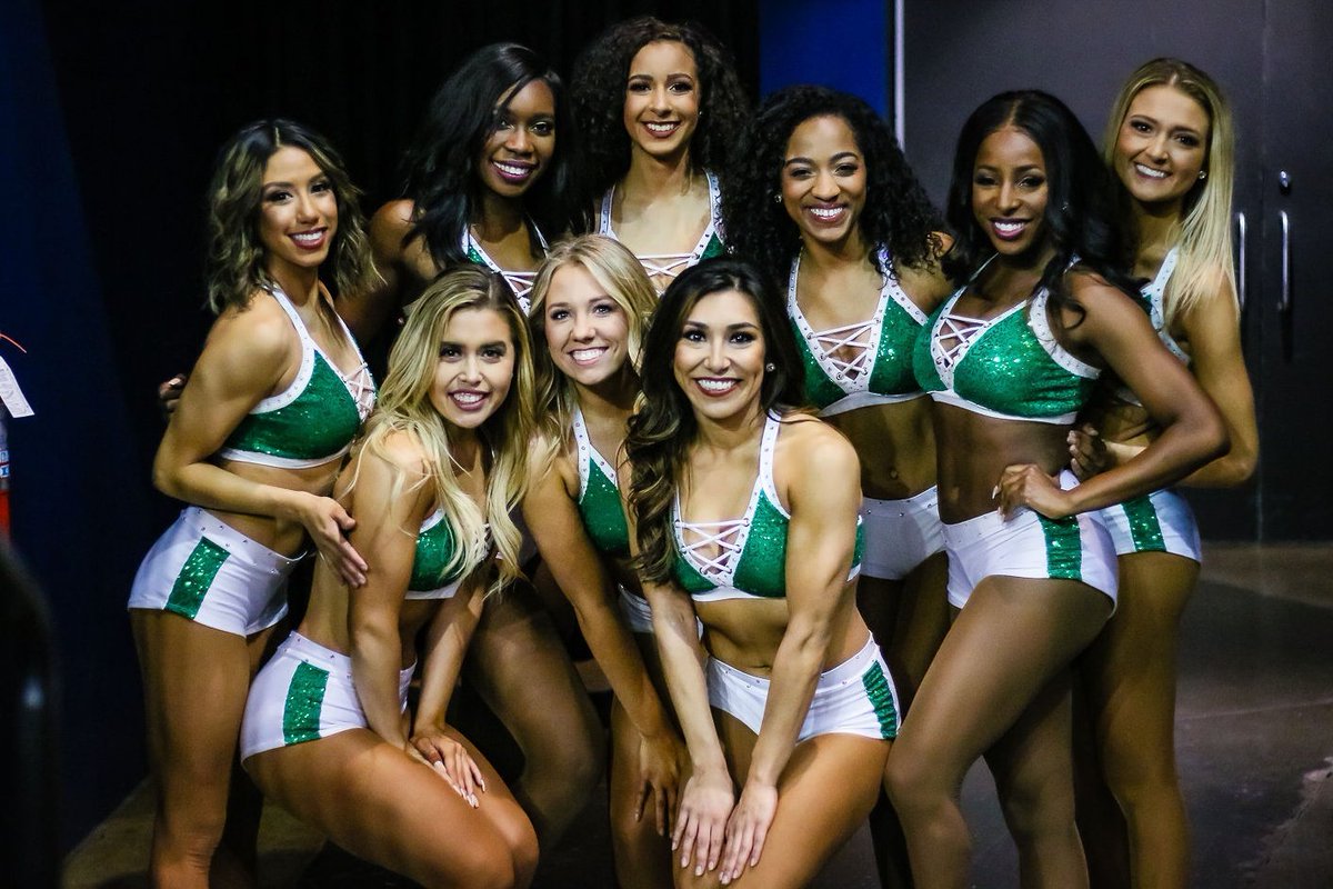 Dsd_jaylyn_t's tweet photo. Can time slow down some? We're still bonding here 😫💚 #TeammateTuesday 
📷: @mollie_mayfield https://t.co/G9itLTHZ7M