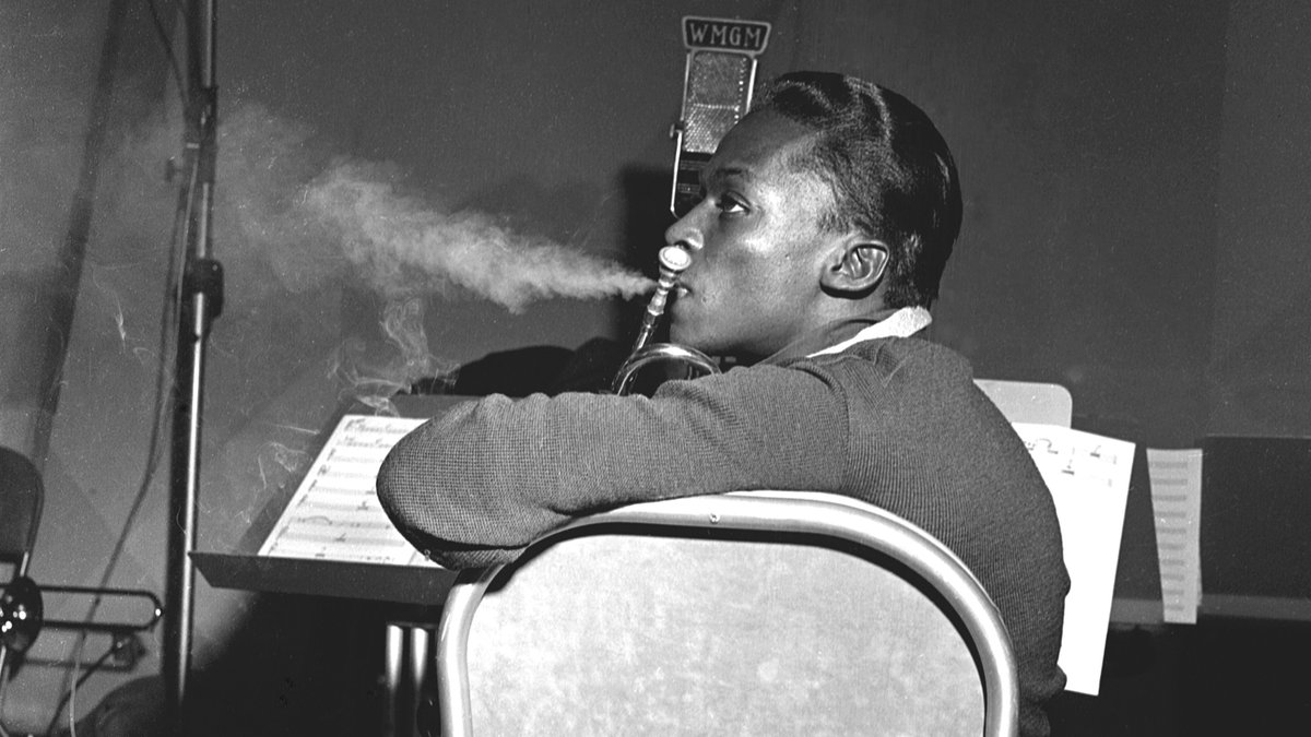 PBSAmerMasters's tweet image. Retweet if you're loving these archival photos of Miles Davis! #MilesDavisPBS #AmericanMastersPBS #BlackHistoryMonth