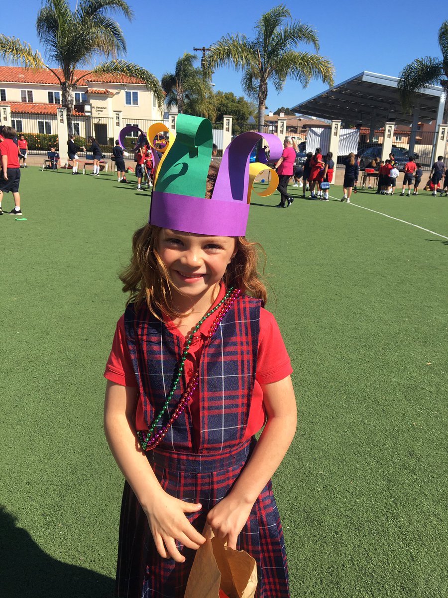 SRLChulaVista's tweet photo. Celebrating Mardi Gras! Thank you 8th grade for making Fat Tuesday an enjoyable afternoon. #mardigras #fattuesday #goodtimes https://t.co/nWEPdJ4eBE