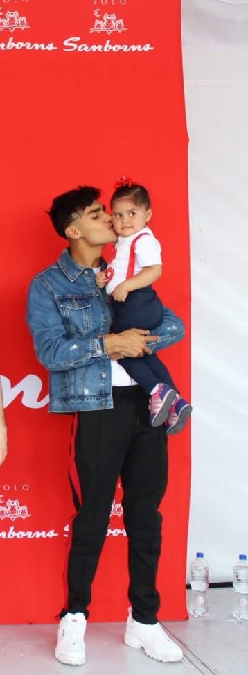 Keniacmch's tweet image. #HBD25thAlan
@soyalannavarro #minicoder te manda un gran abrazo, gracias por ser siempre tan lindo. Te amamos