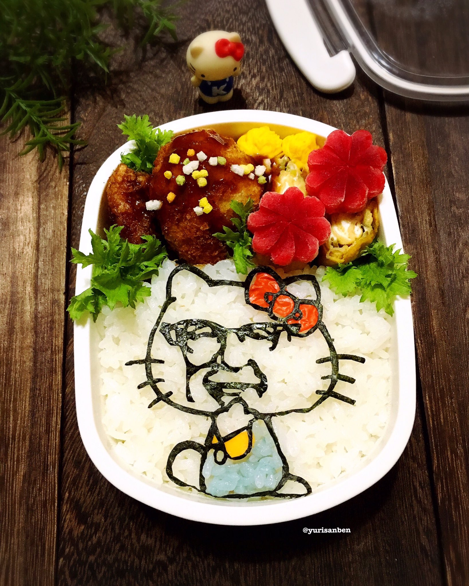 ゆりっこ 娘を クスっと させたいだけ ﾟ艸ﾟ ﾌﾞｯ 朝 海苔切りしてたら 娘に見られて 今日はキティちゃんか みたいな顔してたから 違う顔にしといた 弁当食べる時 ビックリするねー カーネルサンダース キティちゃん 海苔アート弁当