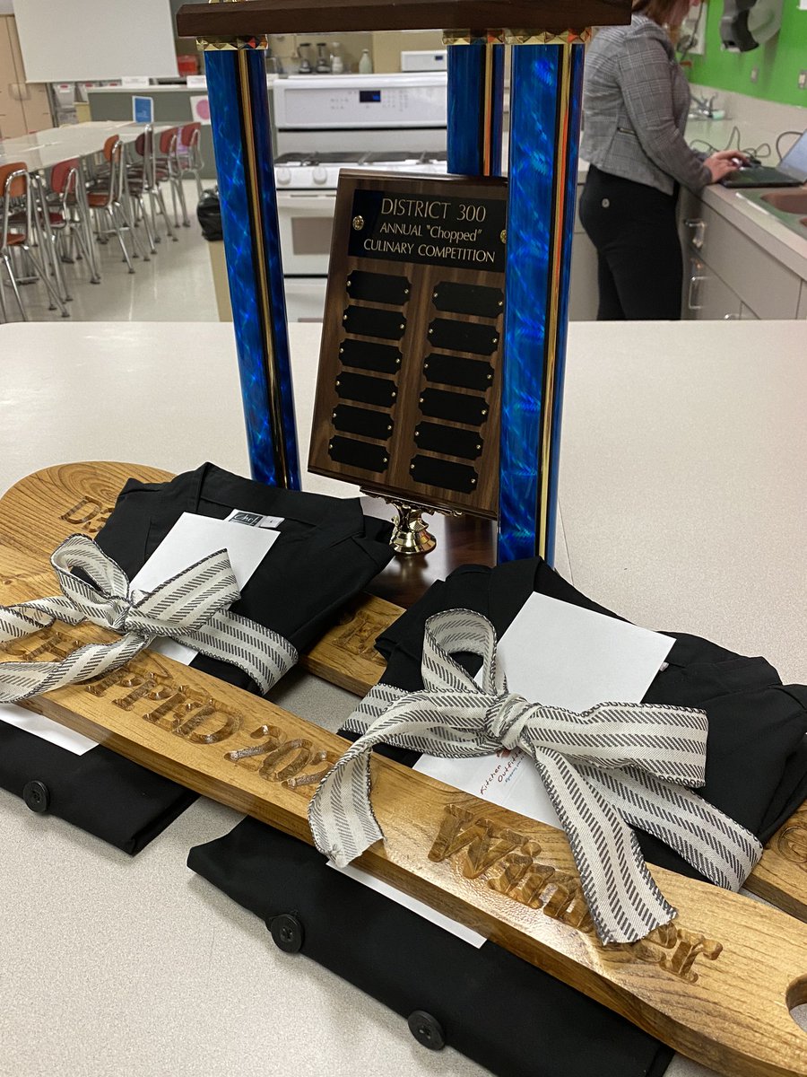 LPSharpEdu's tweet photo. Tonight we held our 1st District 300 Chopped Competition!  Kudos to our three teams!  Thank you @jhsfacs for hosting and thank you @Aramark for the pantry and prizes!  Winner: Team @JacobsHighS! @CUSD300 https://t.co/7fbUa8zw4g