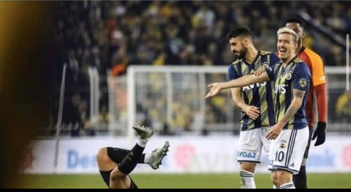 100. Yılımızda şampiyon olduk.
Samiyende kapanışı yaptık.
Tt arenada açılışı yaptık.
Kadıköy’de 10 sene üst üste koyduk,20 sene yenilmedik.
6-0 koyduk bütün tarihleri biz yazdık .

Bunları dövme yapmaya kalksak vücudumuz da yer kalmaz. Bizim için sıradan olan,sizin için tarih.