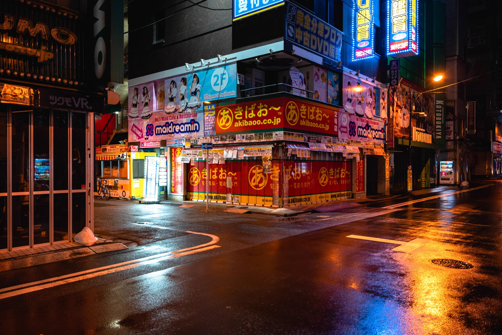 人がいなくなった秋葉原、まるで別世界に迷い込んだような雰囲気！
