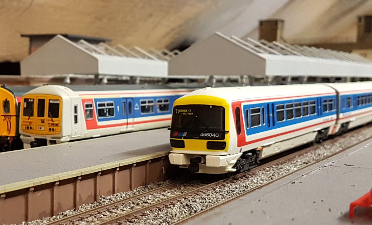 PdannyH's tweet image. The cosmetic couplings on @hornby #class466 are non functioning so to fit Kadee Buckeyes you have to drill out the metal housing &amp;amp; using plasticard build a socket to fit the #29 buckeye to.
#TMRGUK #NetworkSouthEast #modelrailway #SouthernRegion #kitbashing #VariousMultipleUnits