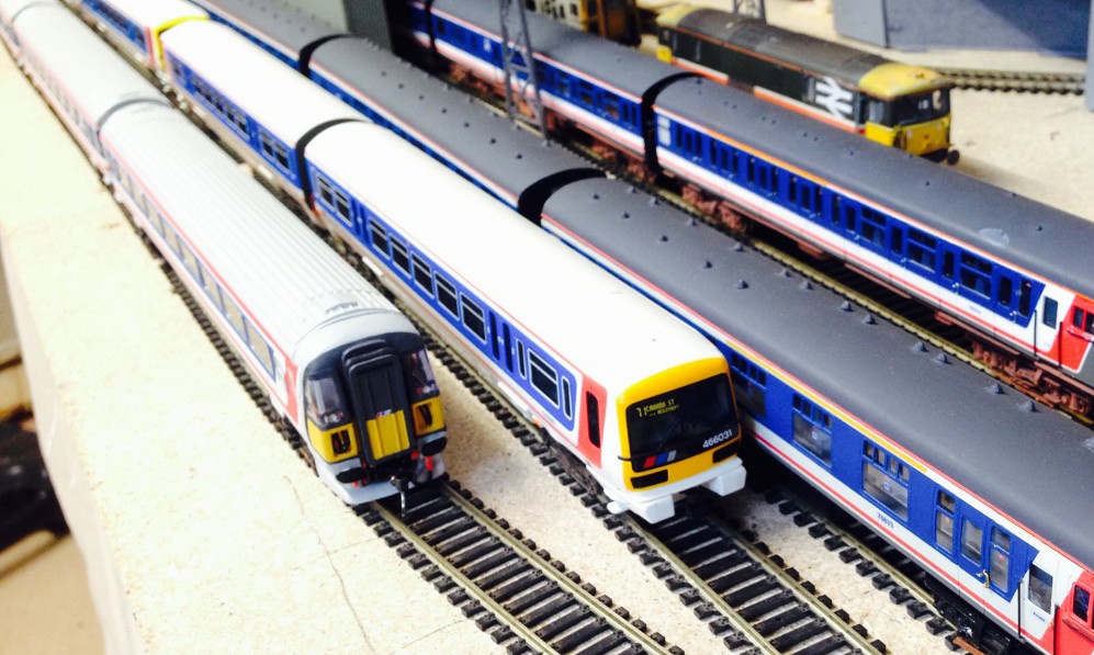 PdannyH's tweet image. The cosmetic couplings on @hornby #class466 are non functioning so to fit Kadee Buckeyes you have to drill out the metal housing &amp;amp; using plasticard build a socket to fit the #29 buckeye to.
#TMRGUK #NetworkSouthEast #modelrailway #SouthernRegion #kitbashing #VariousMultipleUnits