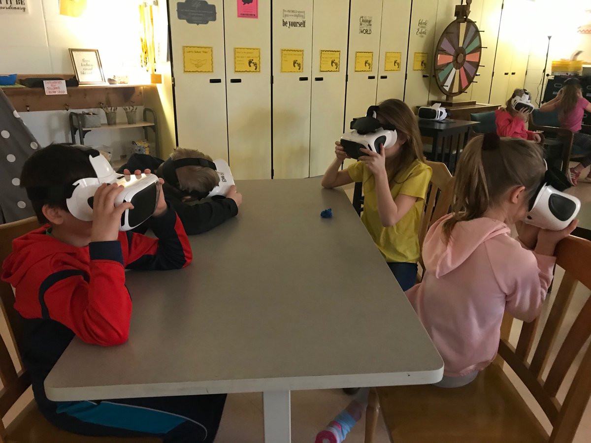 mrsbschatz's tweet photo. We loved our VR experience in counseling today! #SESEaglePride 
@SULLELEM @CrystalDugger5 https://t.co/wIVpNvC844