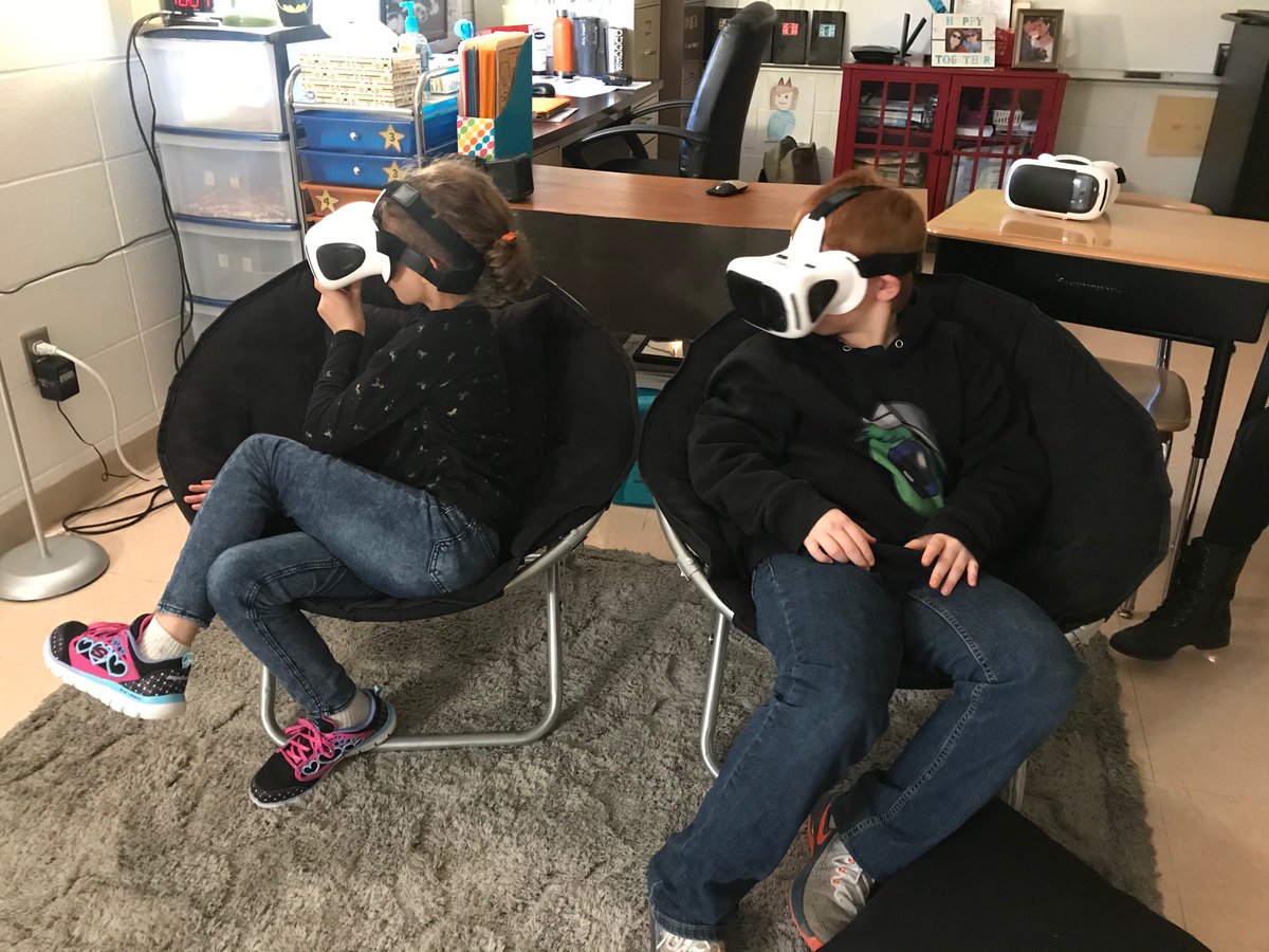 mrsbschatz's tweet photo. We loved our VR experience in counseling today! #SESEaglePride 
@SULLELEM @CrystalDugger5 https://t.co/wIVpNvC844