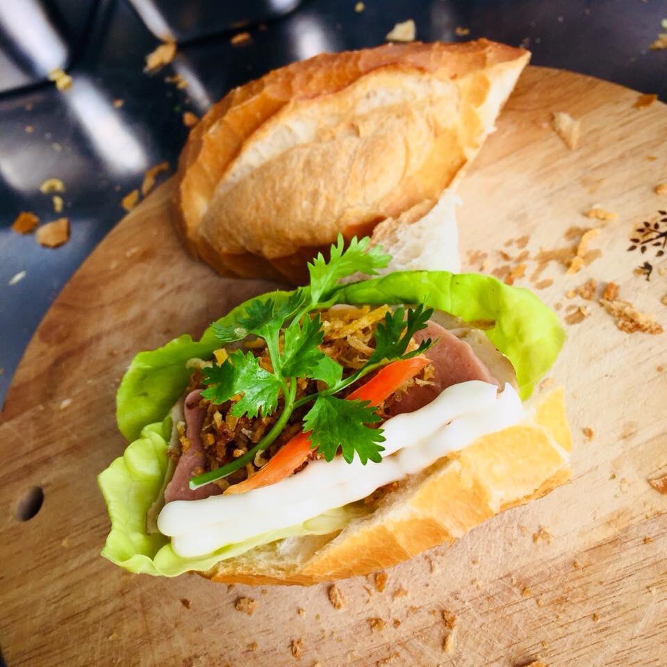 ThiQuc9's tweet photo. Follow me!
Mỗi ngày tôi sẽ cho bạn thấy bánh mì Việt Nam ngon như thế nào. #banhmicayxang
#마음당_오프에서_만났을때_주의사항 #Banhmi #ApologizeToVietNam 
#KoreansStopLying #COVIDー19 https://t.co/Yij0yD8Hcm