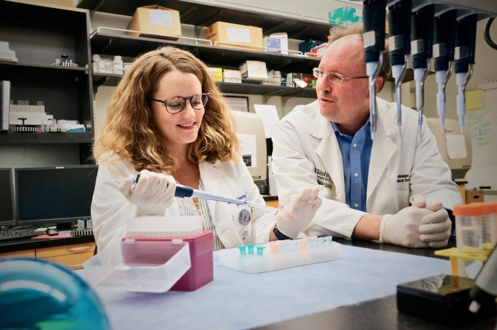 SitemanCenter's tweet photo. One very novel and promising preclinical study underway at @WUSTLmed and Siteman Cancer Center attempts to genetically modify immune cells to better target and eliminate #leukemia and other blood cancers. Read more: https://t.co/ppnflzX9YY
#CancerResearch https://t.co/oN5aQB4C5L