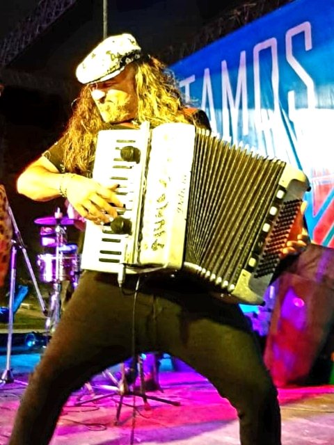 TAmantte's tweet photo. 🎹🔥 El escenario | El instrumento | El músico | La magia | El instante | La música 🔥🎹

🗓️ lunes 24 de febrero | Carnavales de Colón (Buenos Aires) | @tamboraok 

#ThitoAmantte #Accordion #acordeon #musicoargentino #tambora #cumbiasantafesina #CarnavalesSeguros2020 https://t.co/45q17QtPSH