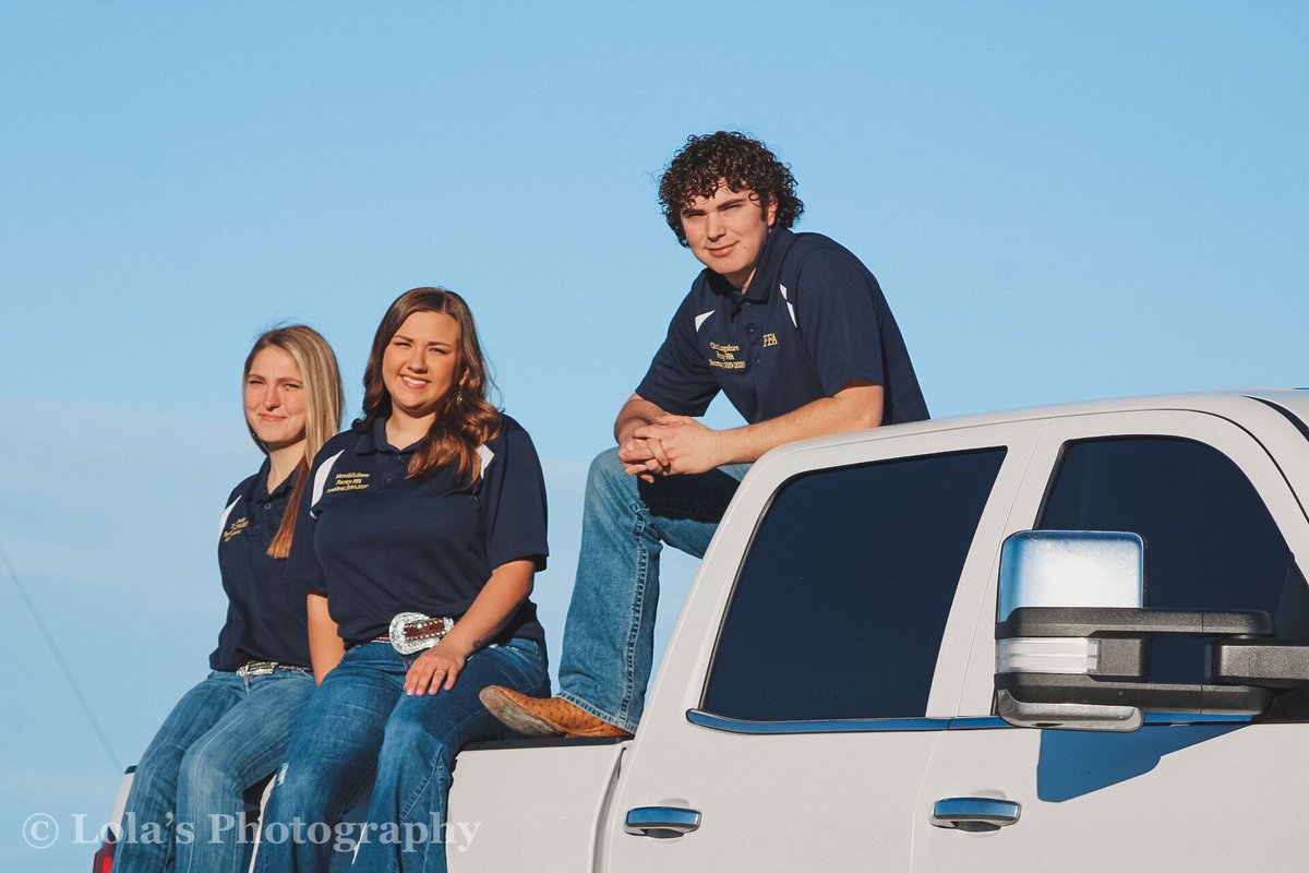 snowsworld01's tweet photo. Good Luck to our Senior FFA Officers this week at their last Kaufman County Ag Show. @meremere0101 @taylor_bosher @longshorechris enjoy these next 4 days! #ForneyFFA #Seniors2020 #TexasFFA #FFASeniorOfficers #forneyfamily https://t.co/YGowOkjJDJ