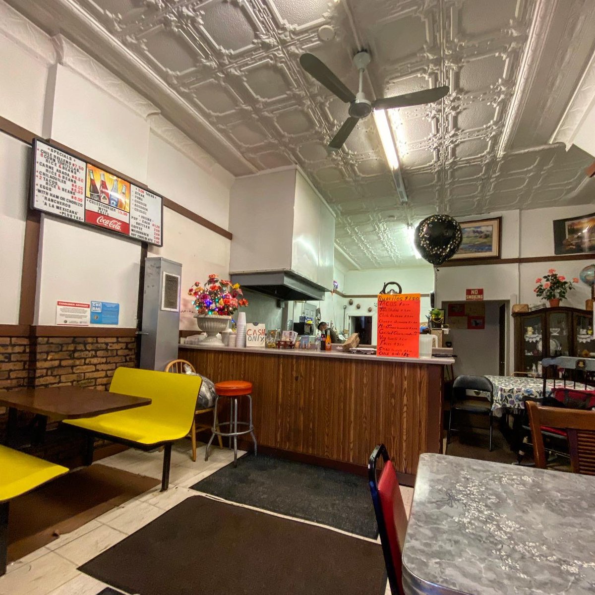 eatchitaco's tweet photo. Glorias tacos (Pilsen) tasted about what it looks like. Great people, subpar tacos 🌮 #chitaco #eater #chicago https://t.co/pcSrEwM2wC
