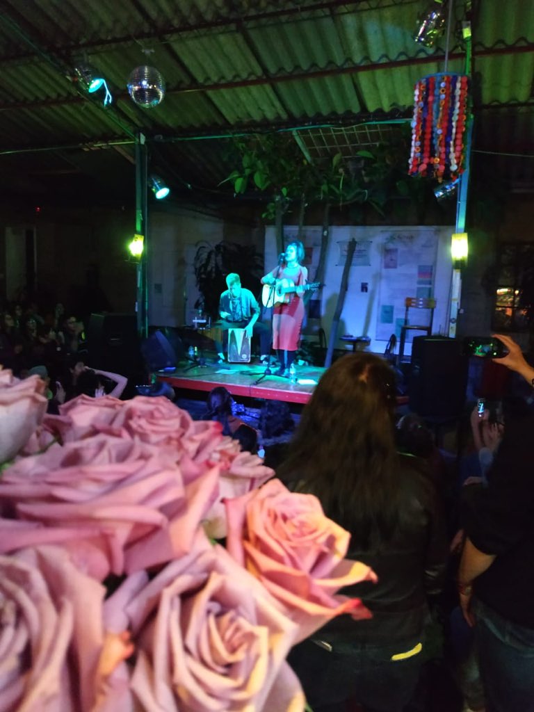 LaAldeaBogota's tweet photo. y así es nuestra noche desde la #aldeainternacional en el concierto de @LaOtraQueLucha en #bogota #lacandelariabogota #gobogota #planbogota https://t.co/kpNy05ICUm