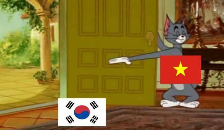 Vivian12222164's tweet photo. While we are helping you, you are criticizing us, it seems our interest is misplaced. 🙂
We request a satisfactory apology from the Korean government and people . 😡
#Koreans_apologize_to_VietnameseGovernment 
#ApolozieToVietNam 
#KoreanStopLying 
#Vietnamdidwell https://t.co/OpiDxrdOeE